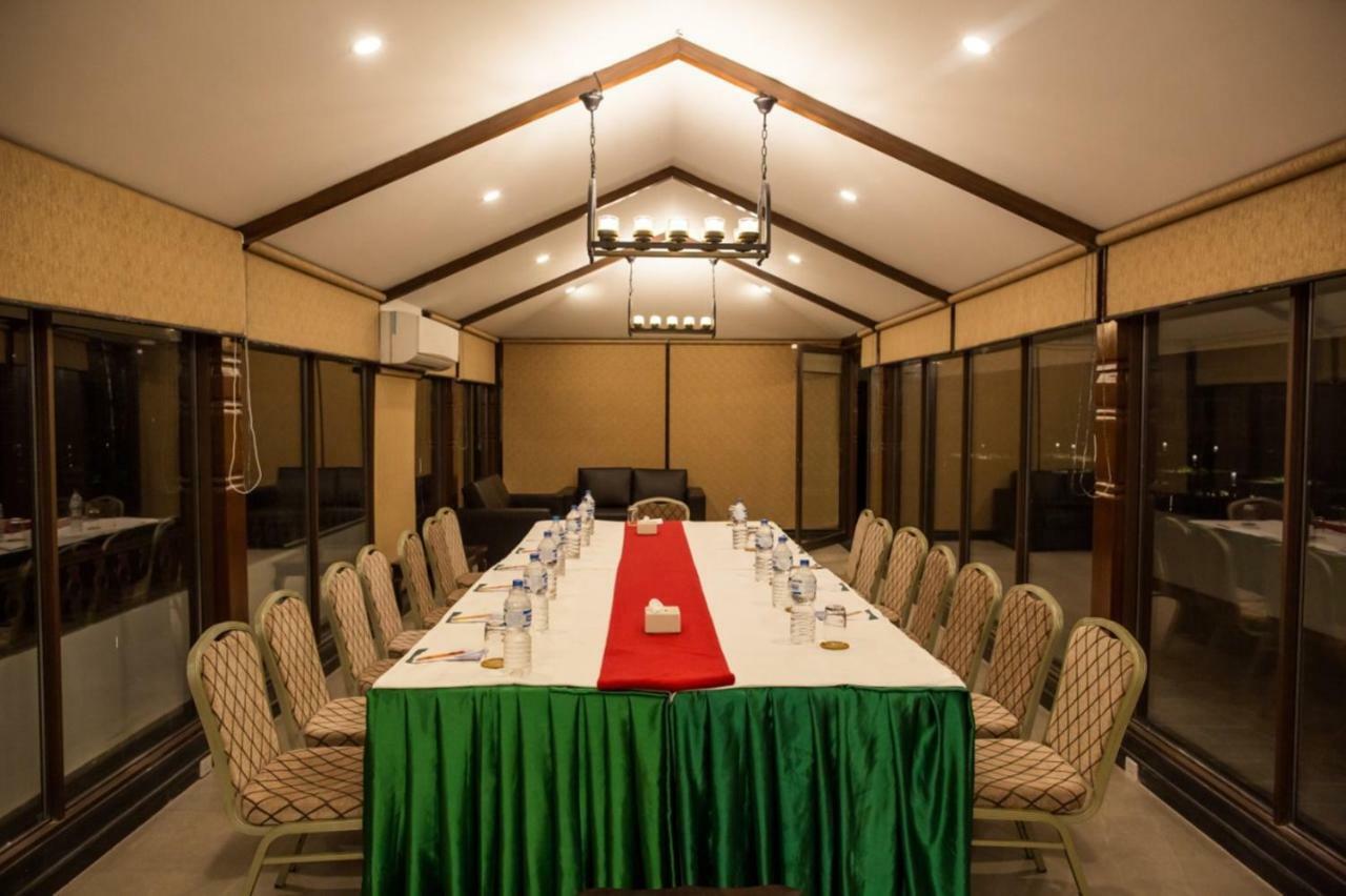 Chandragiri Hills Resort Thānkot Buitenkant foto